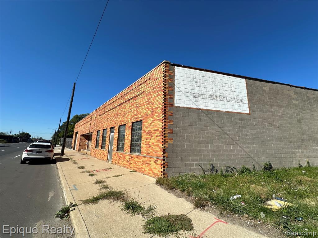 5431, 5419 & 54 E Davison Street