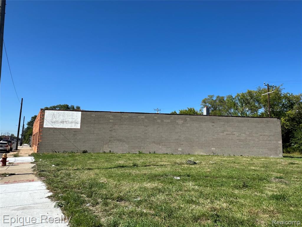 5431, 5419 & 54 E Davison Street