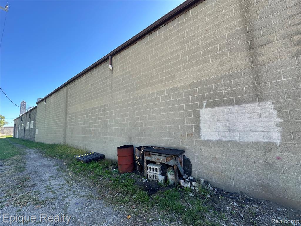 5431, 5419 & 54 E Davison Street
