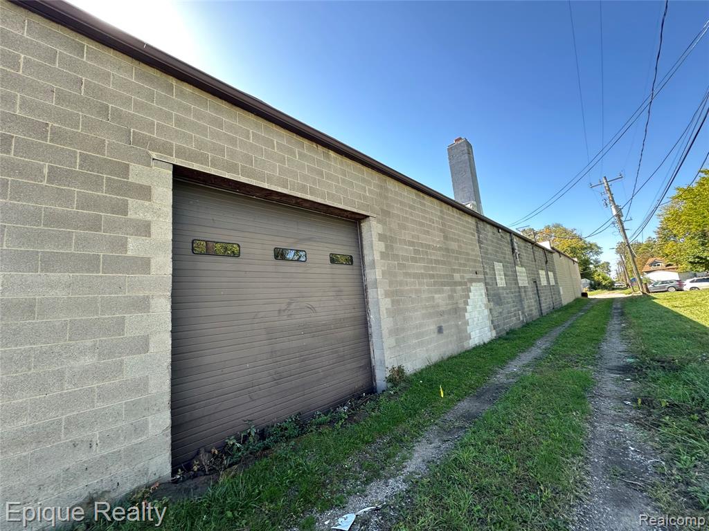 5431, 5419 & 54 E Davison Street