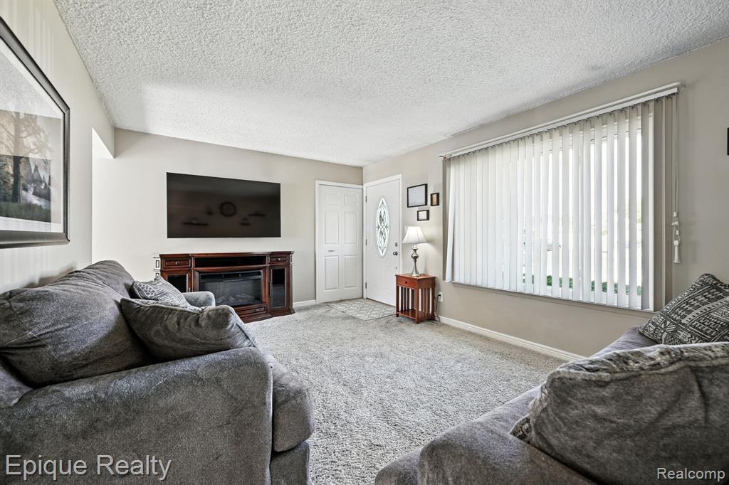 41558 Harvard Drive