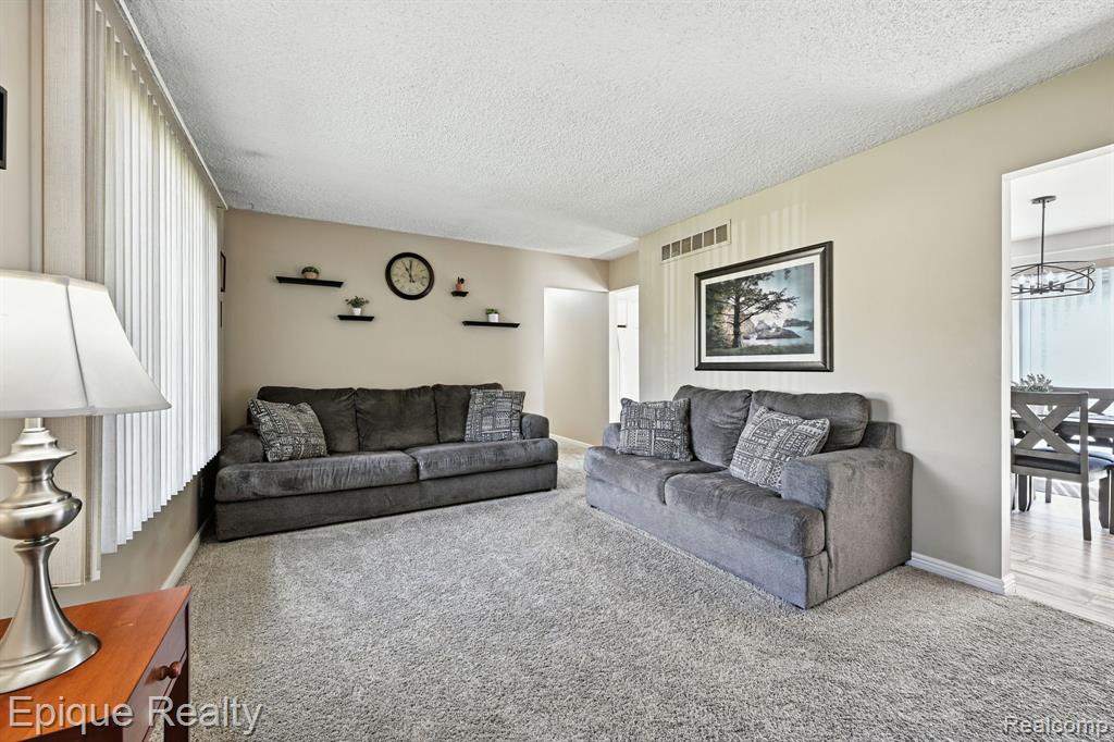 41558 Harvard Drive