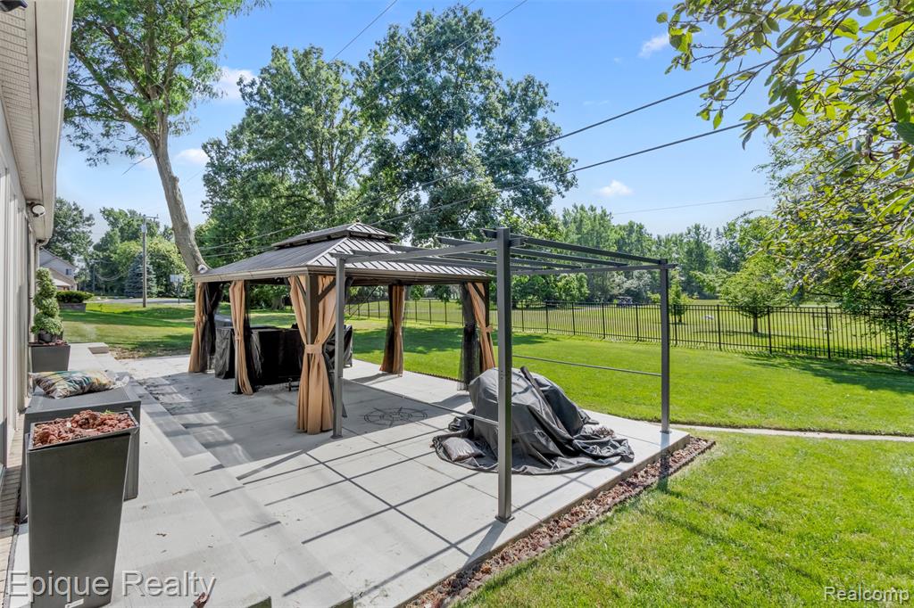 25893 Golf Pointe Drive