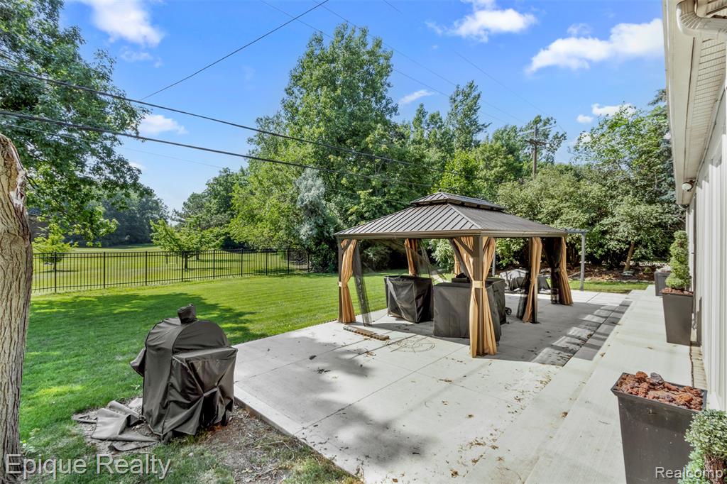 25893 Golf Pointe Drive