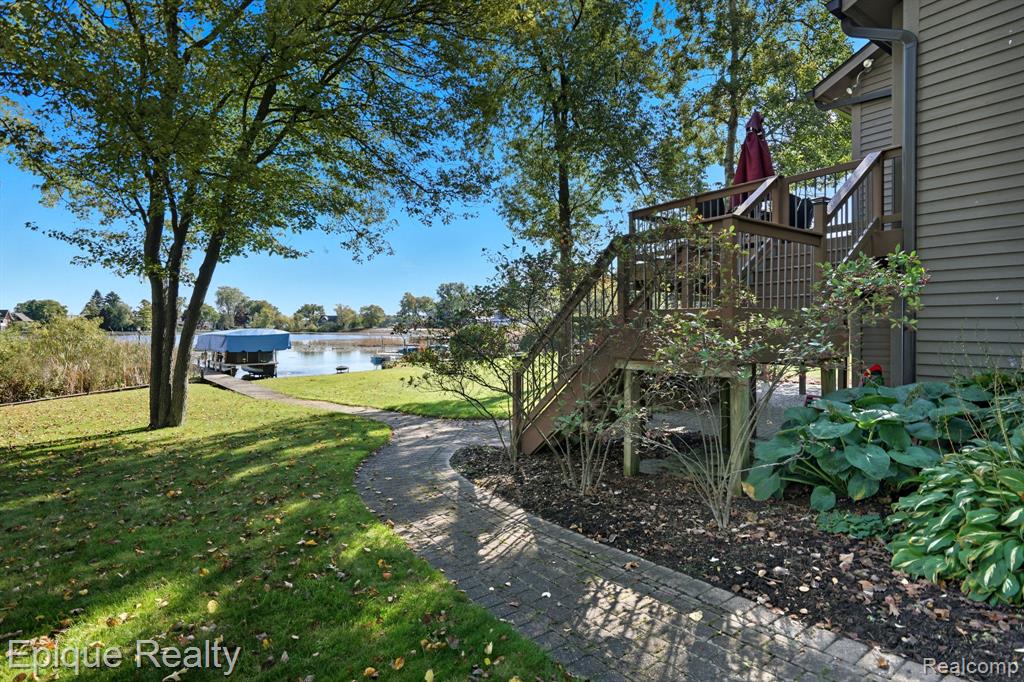 239 Pine Tree Road