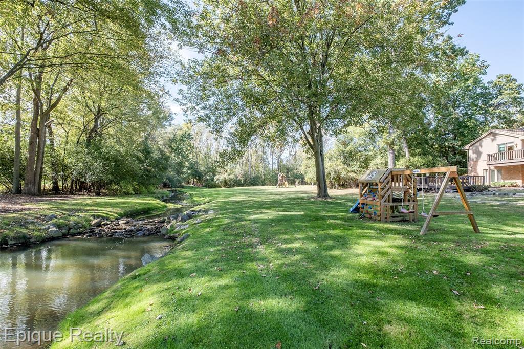 135 W Hickory Grove Road
