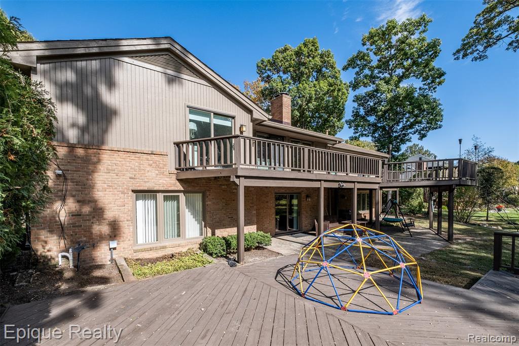 135 W Hickory Grove Road