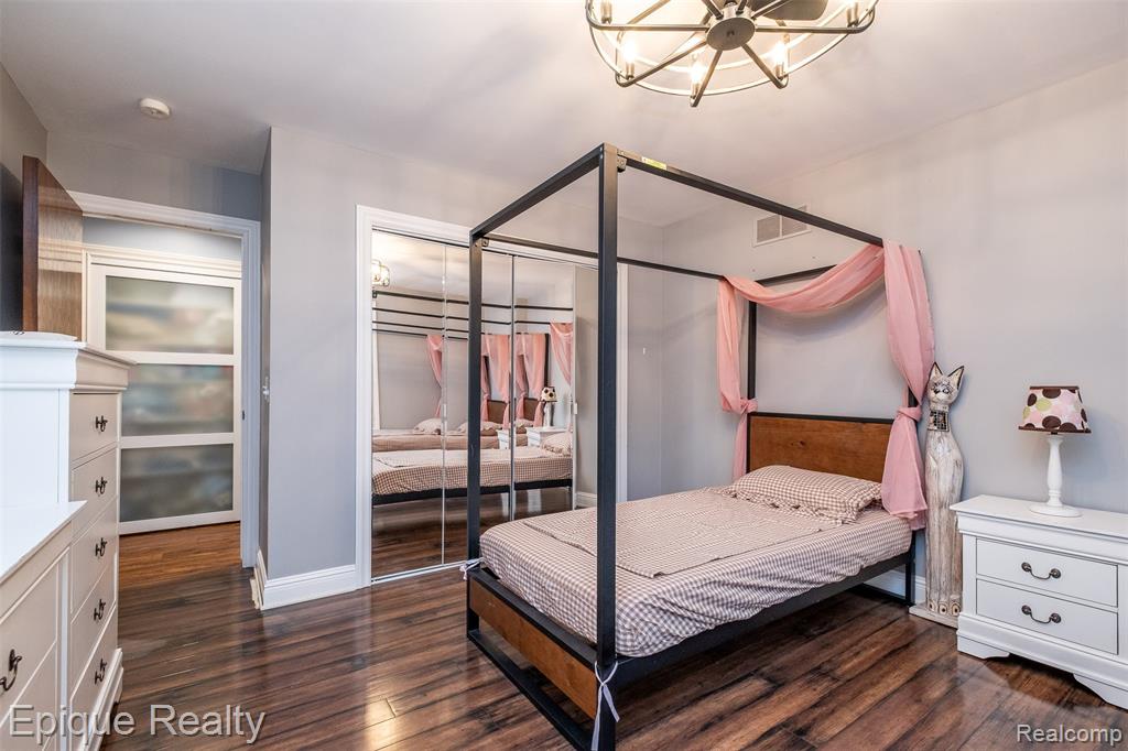 135 W Hickory Grove Road