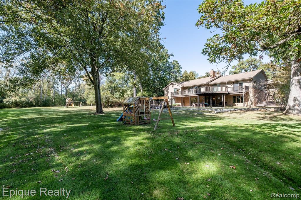 135 W Hickory Grove Road
