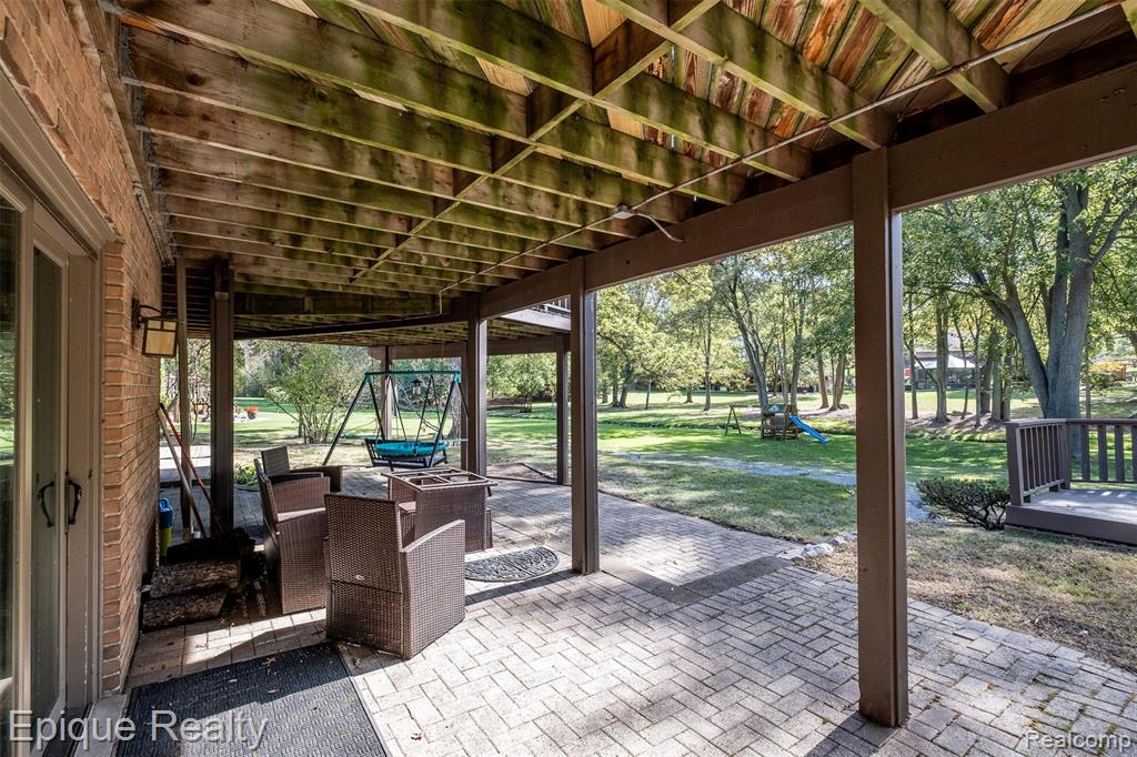 135 W Hickory Grove Road