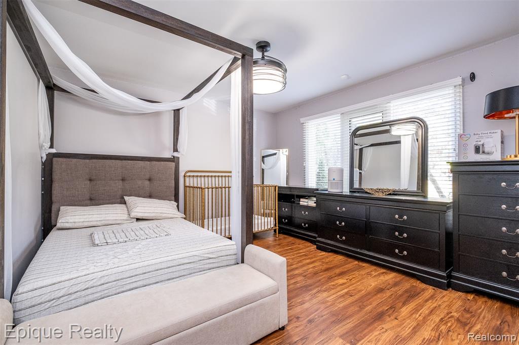 135 W Hickory Grove Road