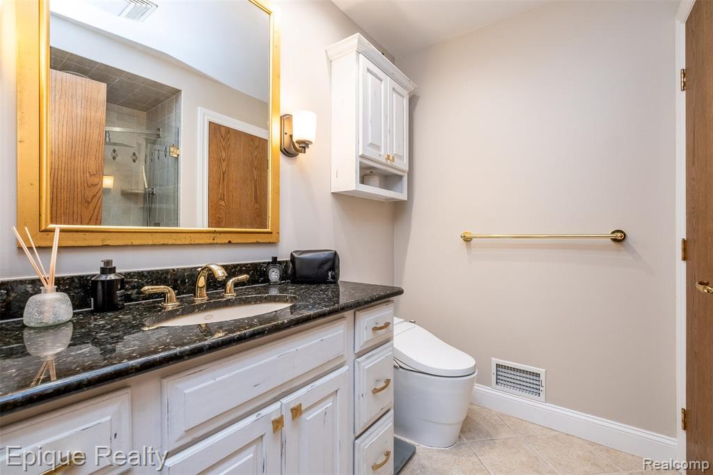 135 W Hickory Grove Road