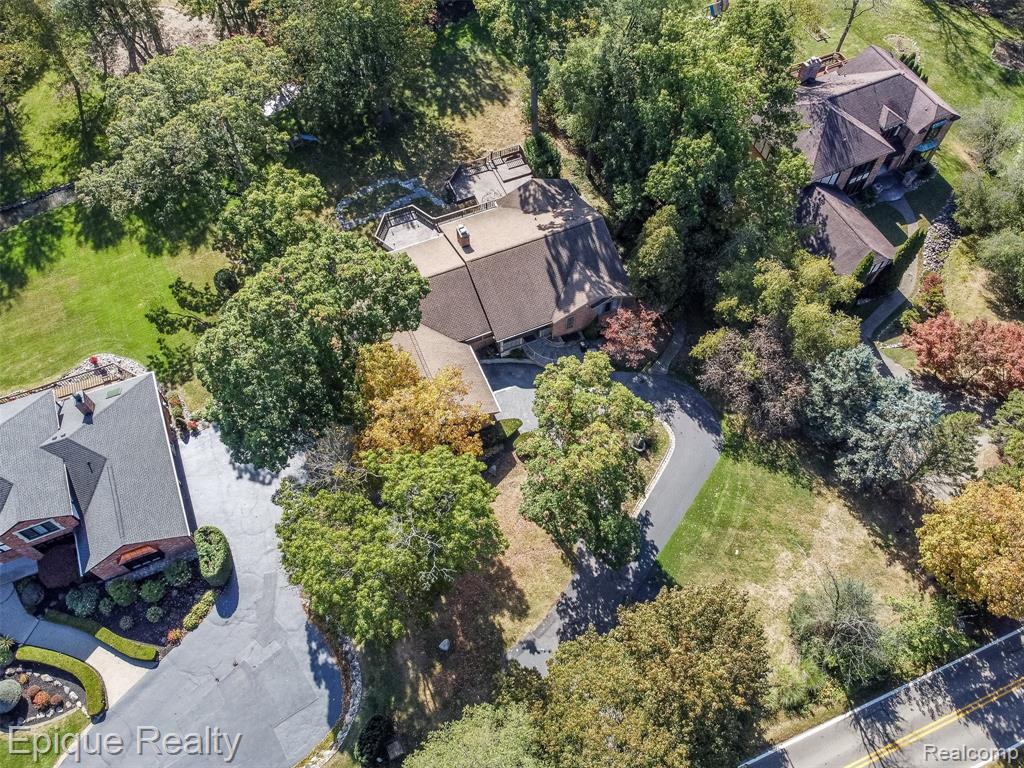 135 W Hickory Grove Road
