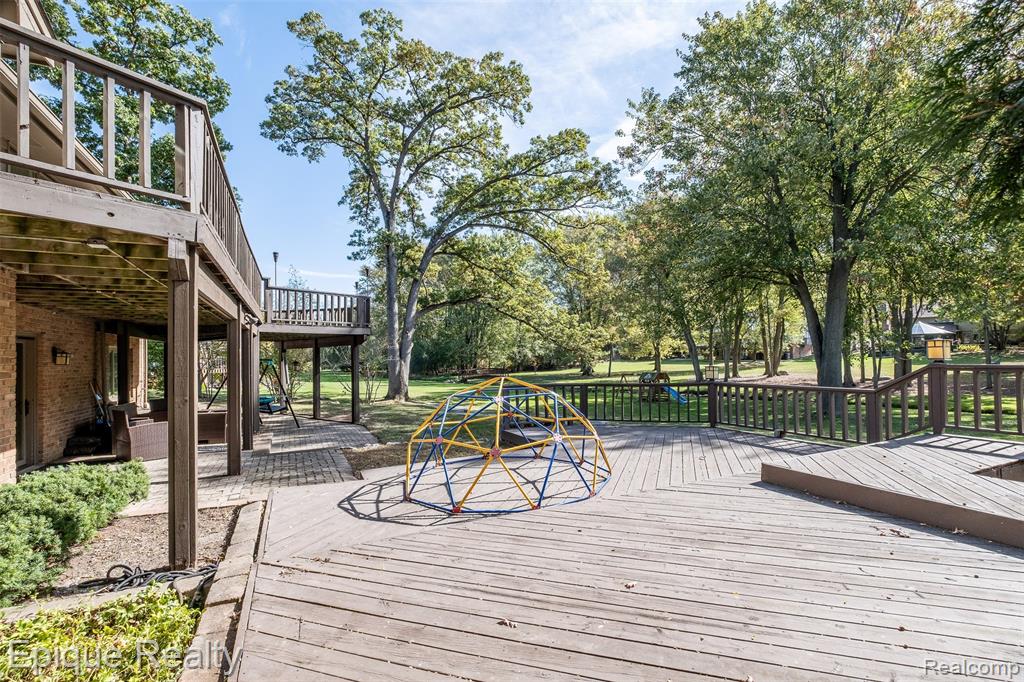 135 W Hickory Grove Road