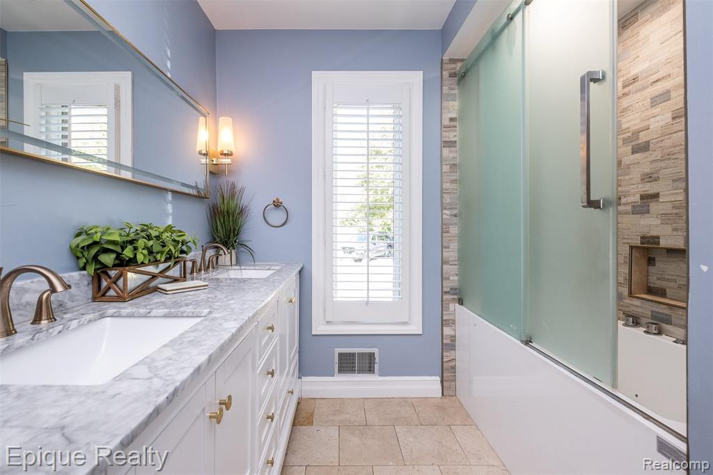 135 W Hickory Grove Road