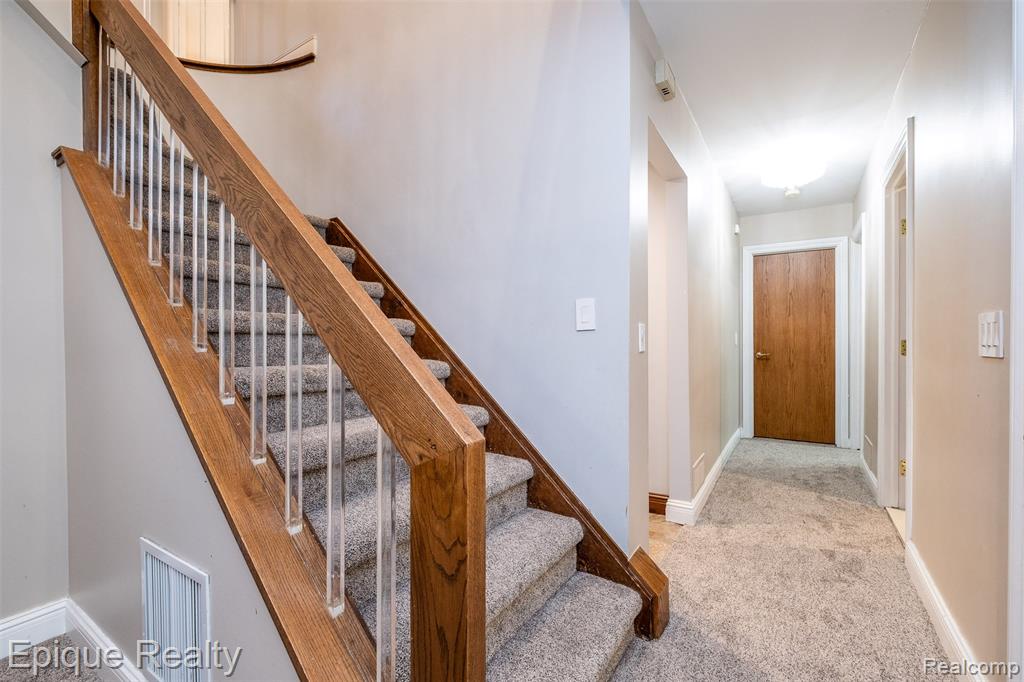 135 W Hickory Grove Road