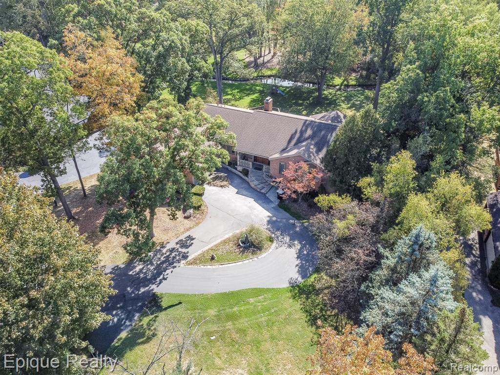 135 W Hickory Grove Road