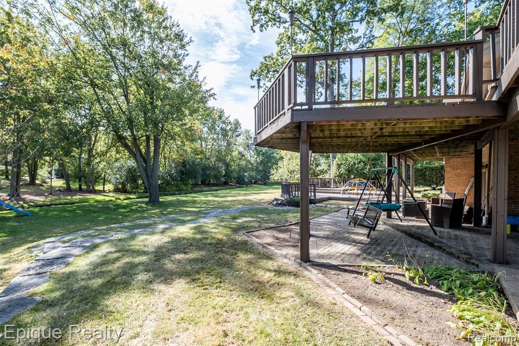 135 W Hickory Grove Road