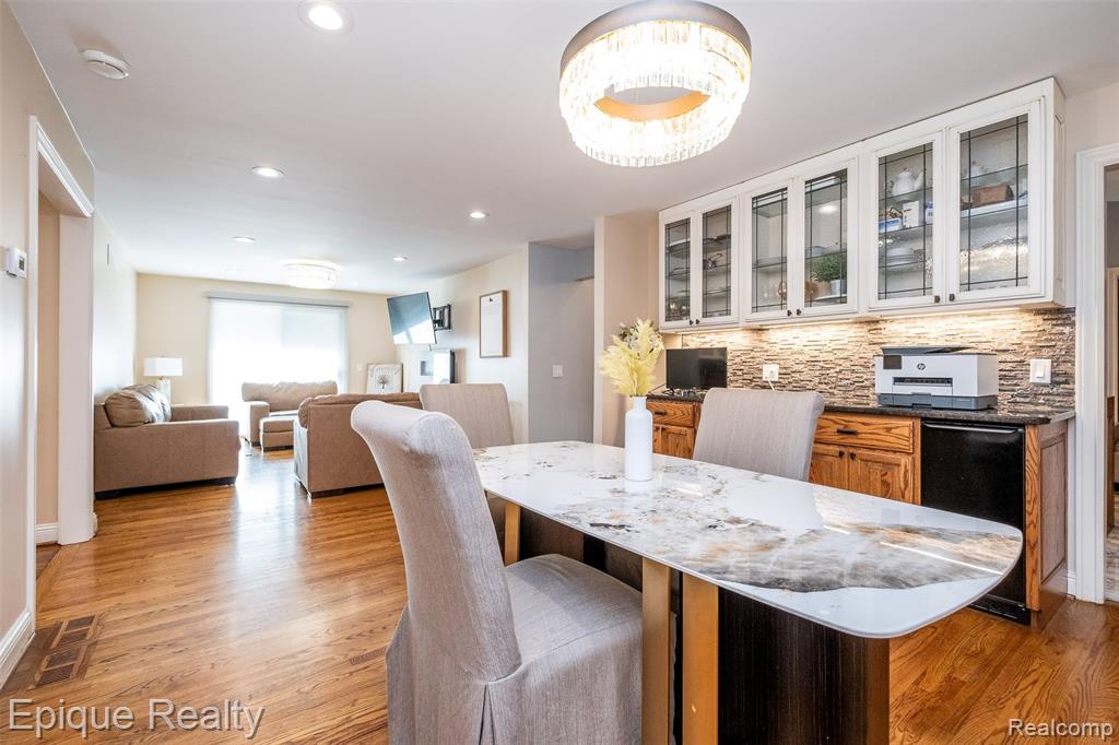 135 W Hickory Grove Road