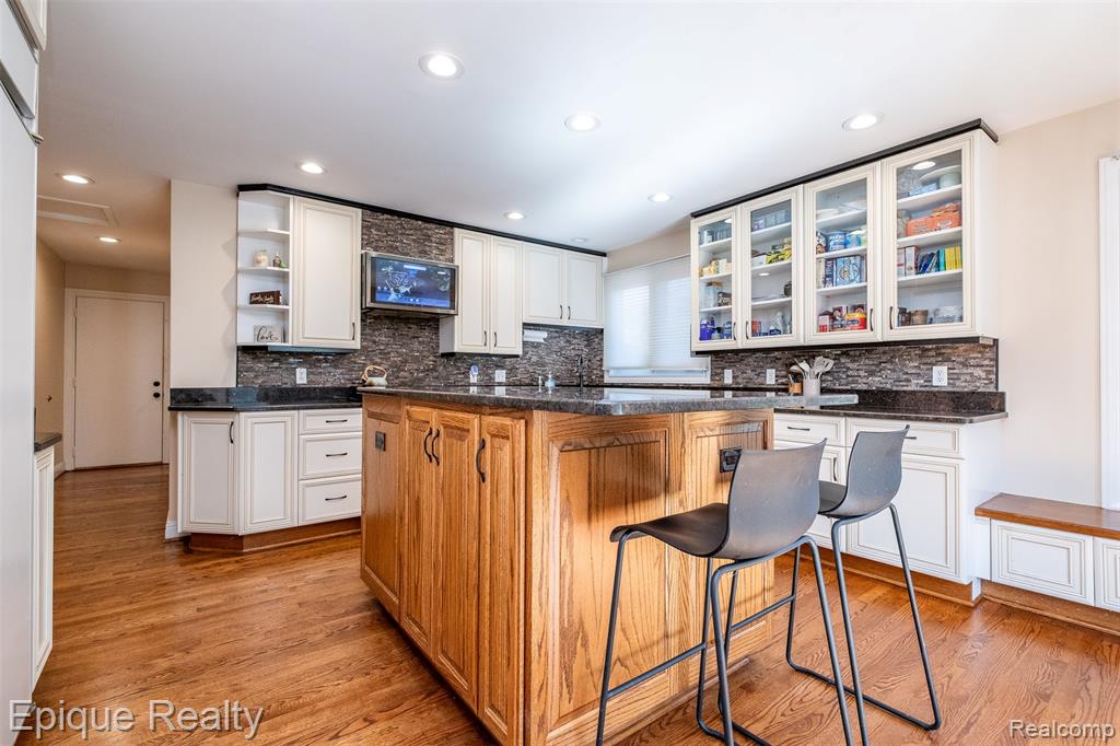 135 W Hickory Grove Road