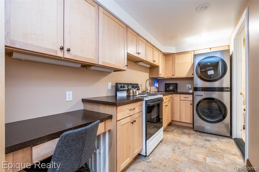 135 W Hickory Grove Road