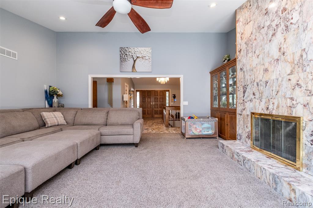 135 W Hickory Grove Road