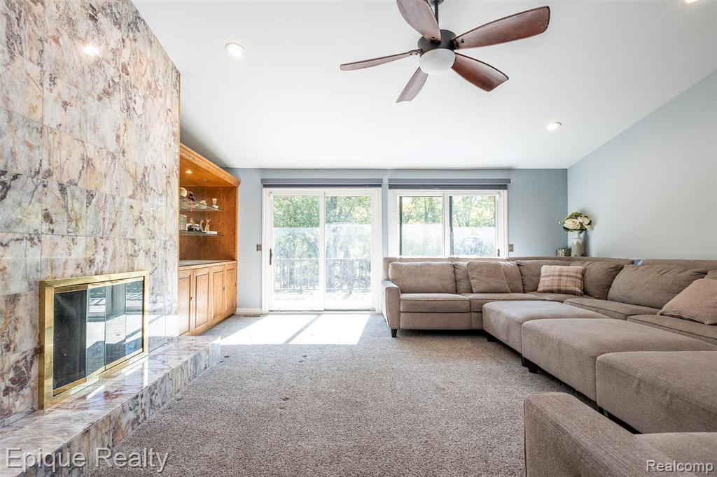 135 W Hickory Grove Road