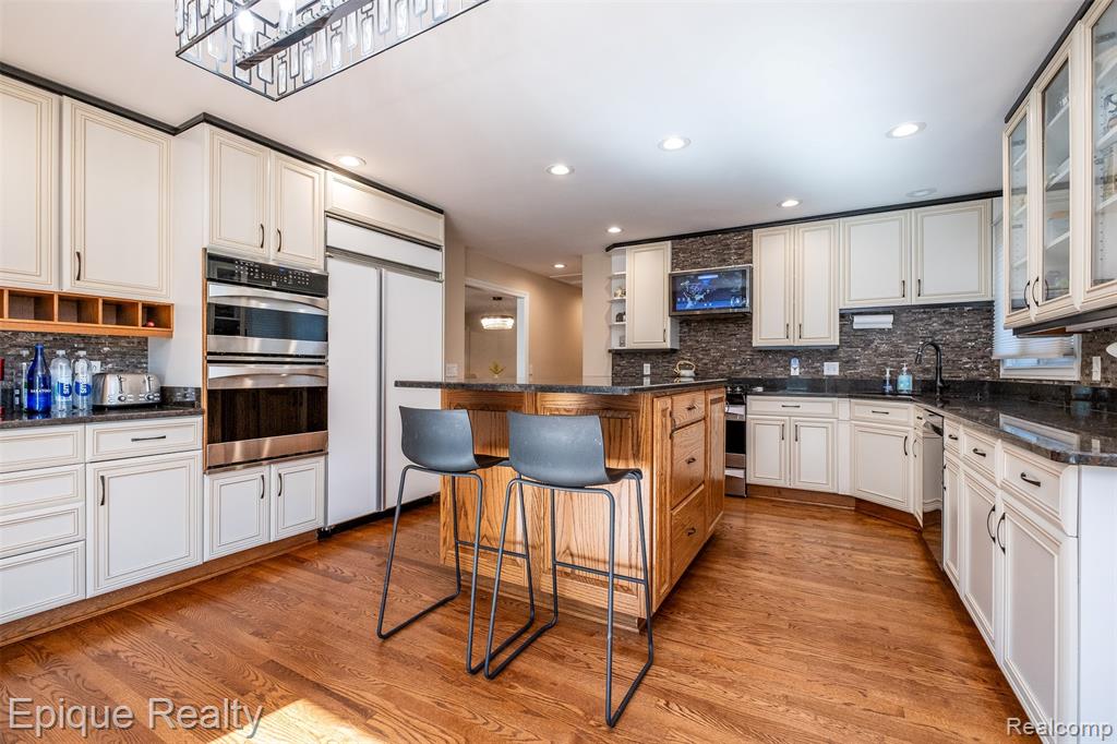 135 W Hickory Grove Road
