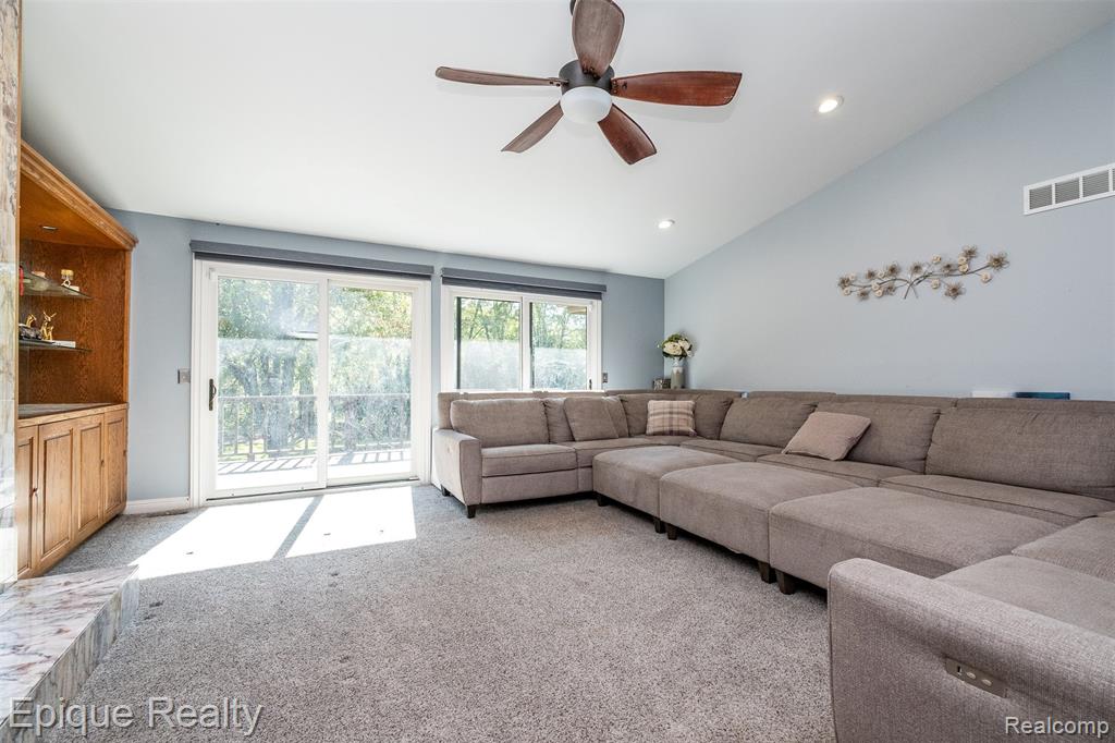 135 W Hickory Grove Road