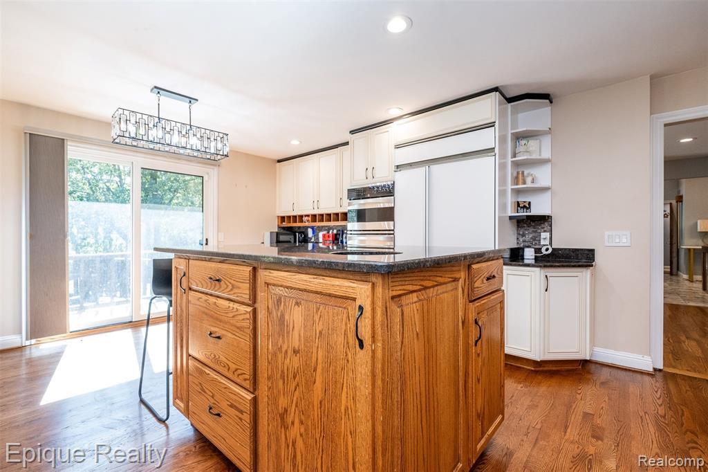 135 W Hickory Grove Road