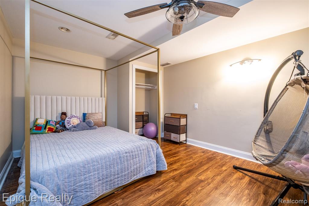 135 W Hickory Grove Road