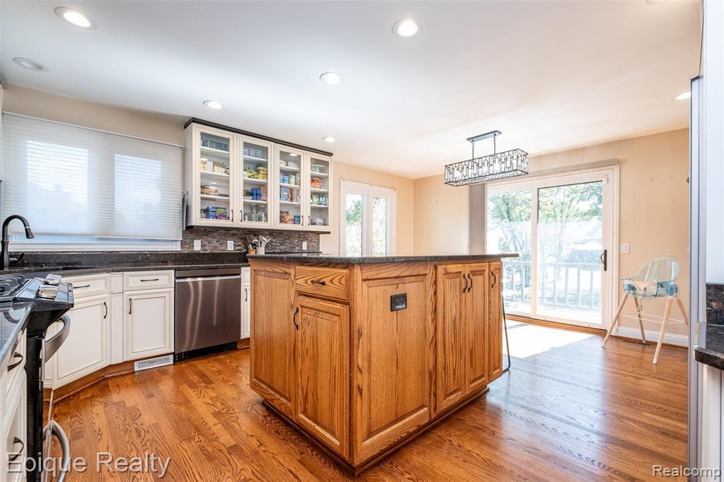 135 W Hickory Grove Road