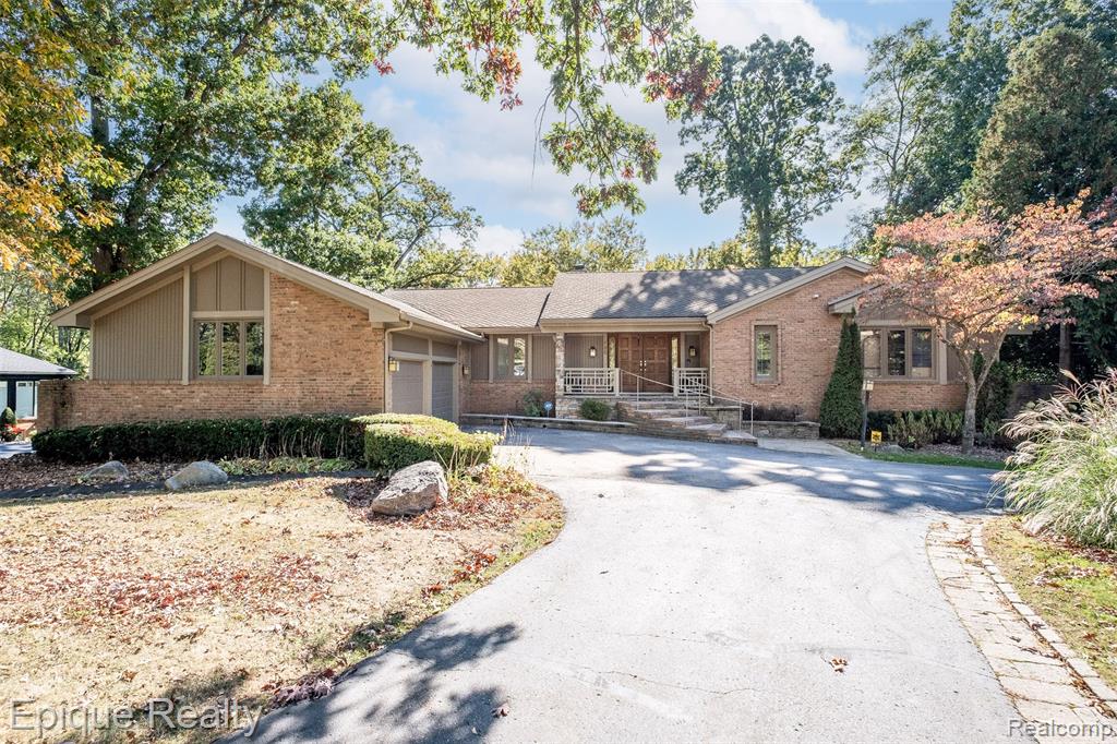 135 W Hickory Grove Road