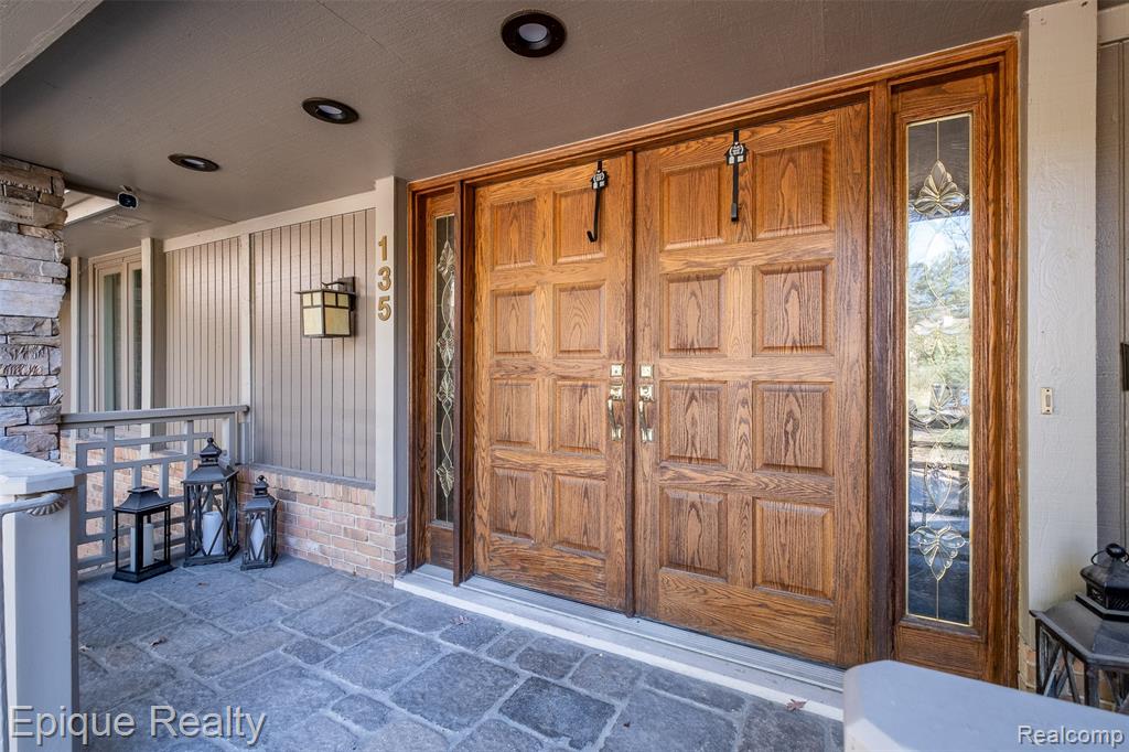 135 W Hickory Grove Road