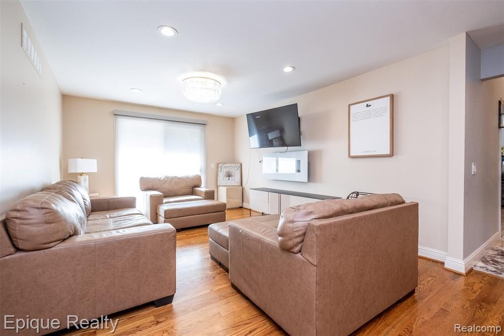 135 W Hickory Grove Road