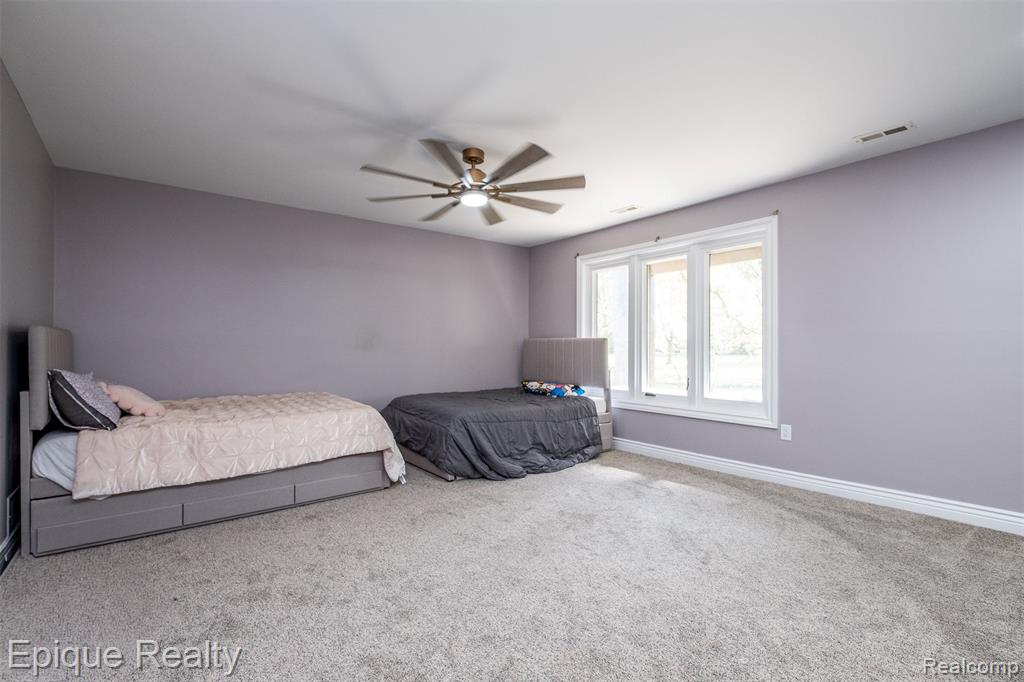 135 W Hickory Grove Road