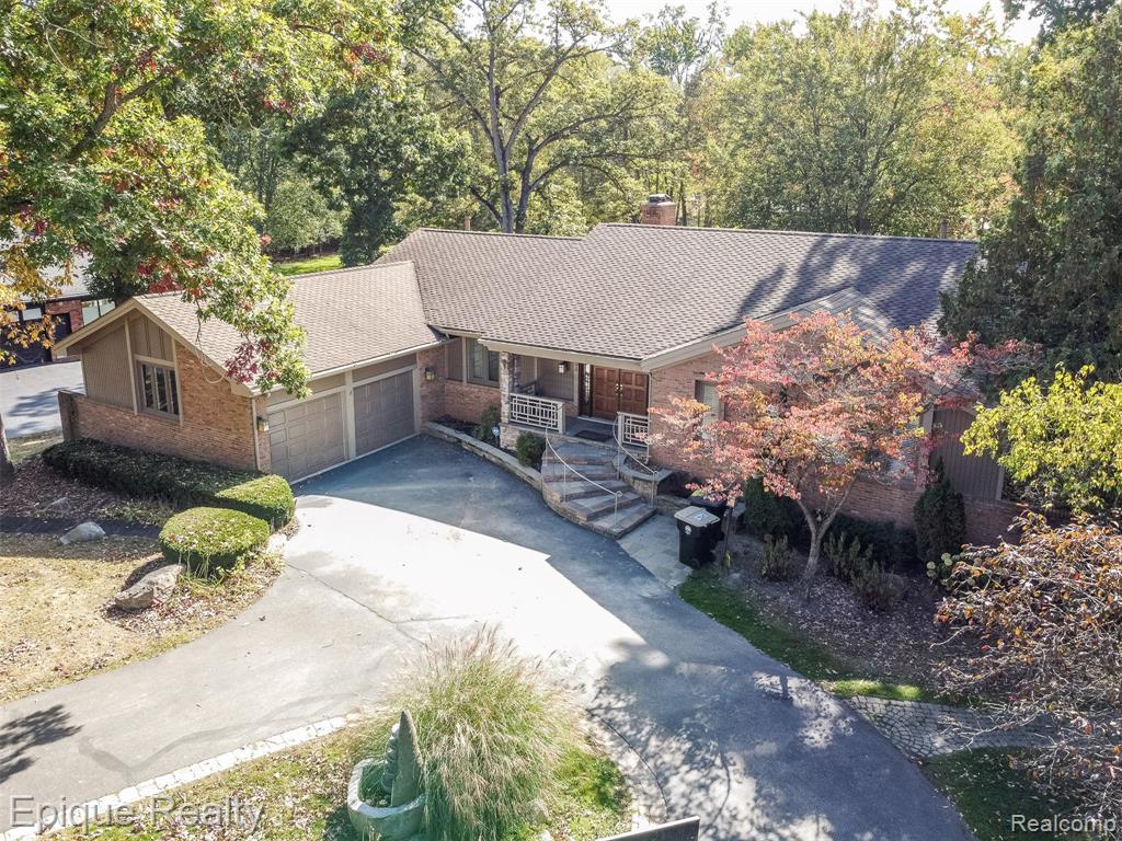 135 W Hickory Grove Road