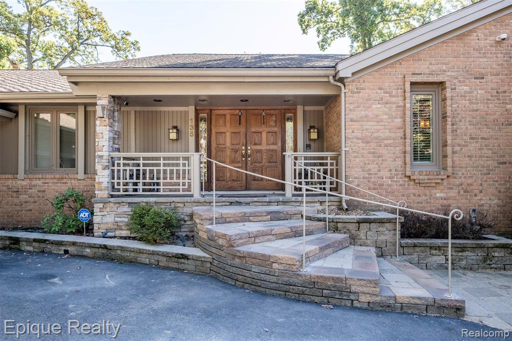 135 W Hickory Grove Road