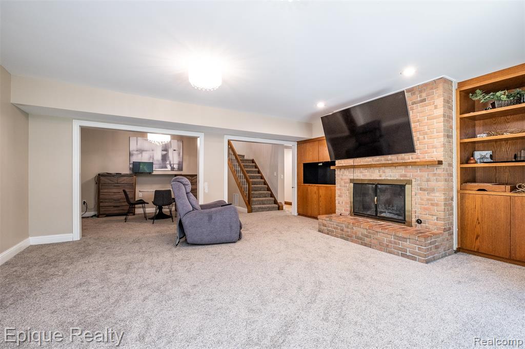 135 W Hickory Grove Road