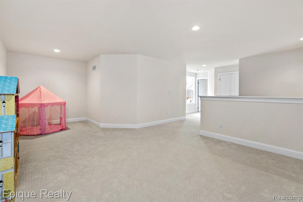 3090 N Spurway Drive