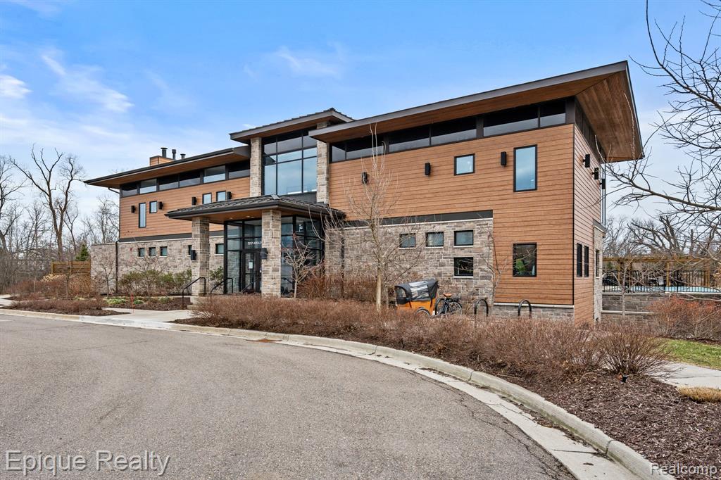 3090 N Spurway Drive