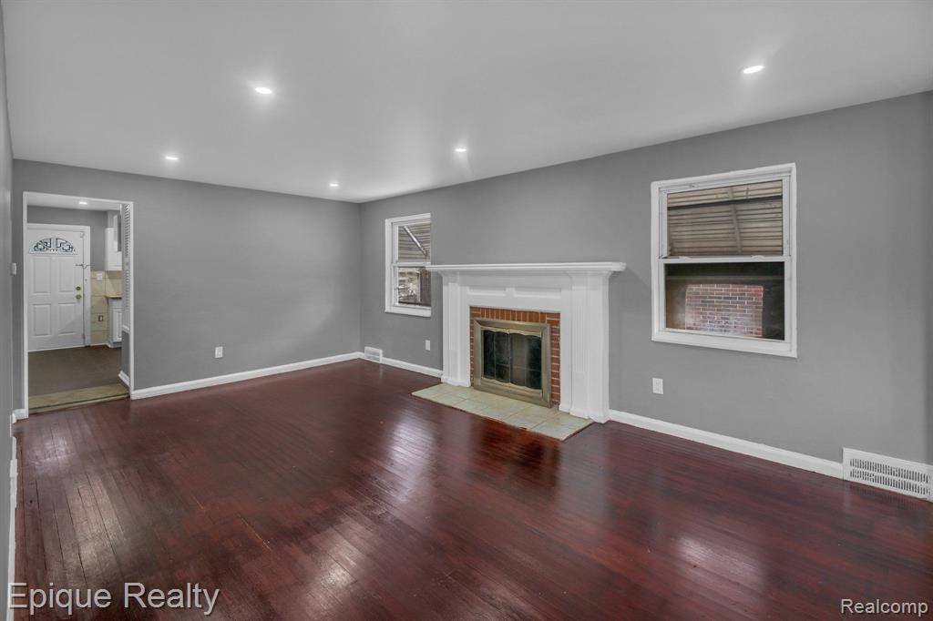 11318 Littlefield Street