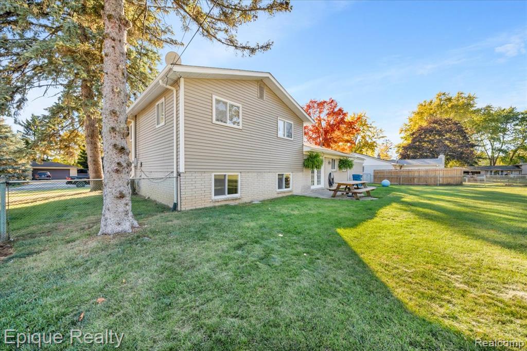 8156 Kenwick Drive