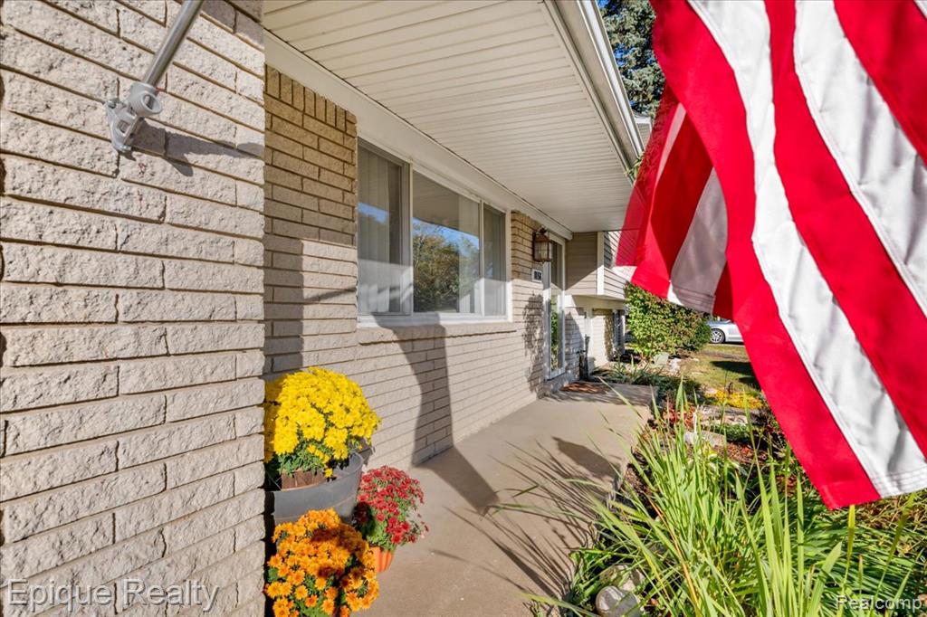 8156 Kenwick Drive