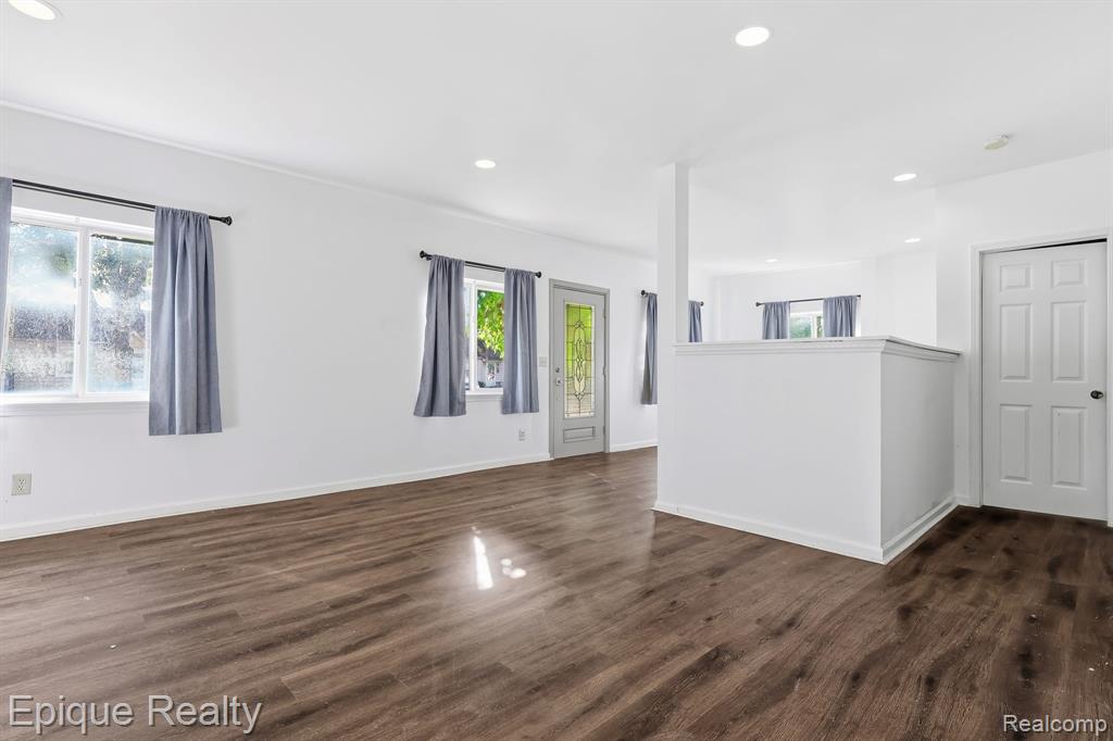 76 W Coy Avenue