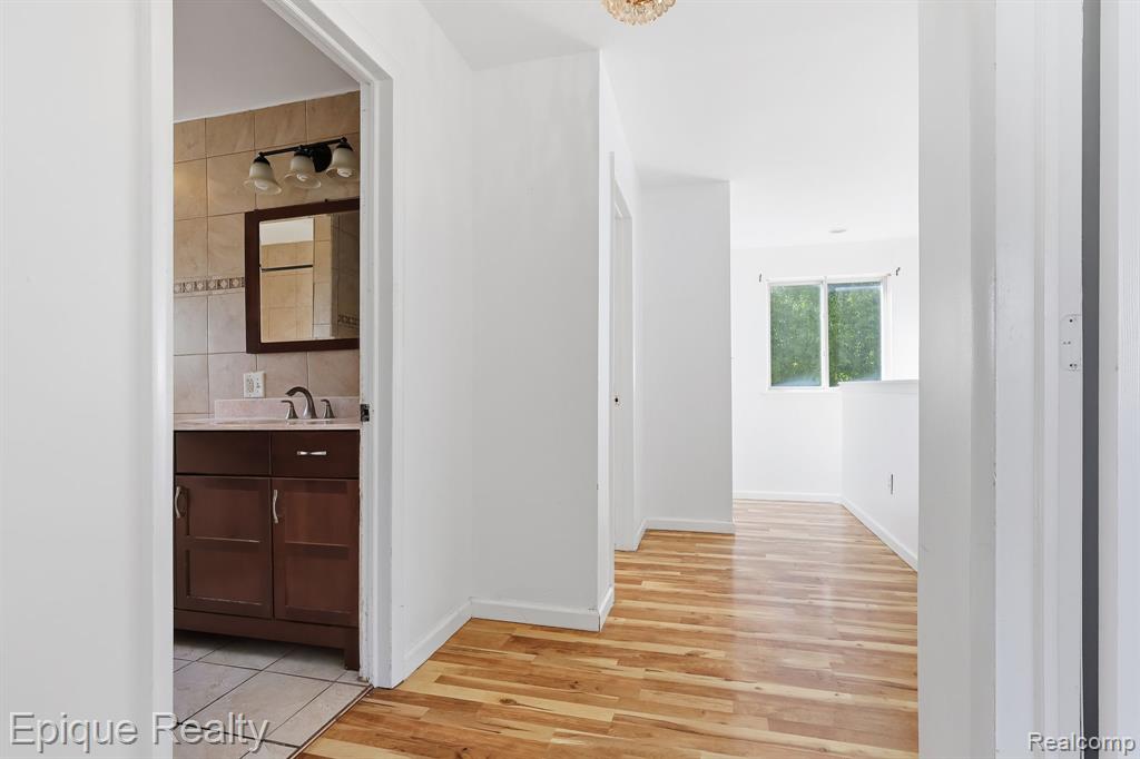 76 W Coy Avenue