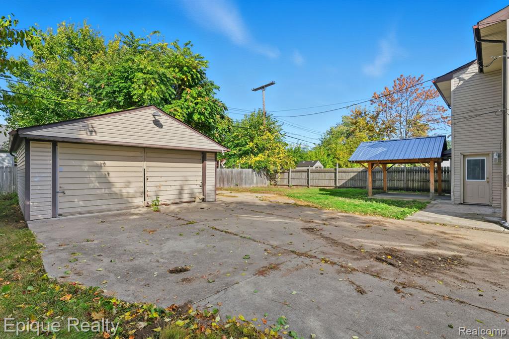 76 W Coy Avenue