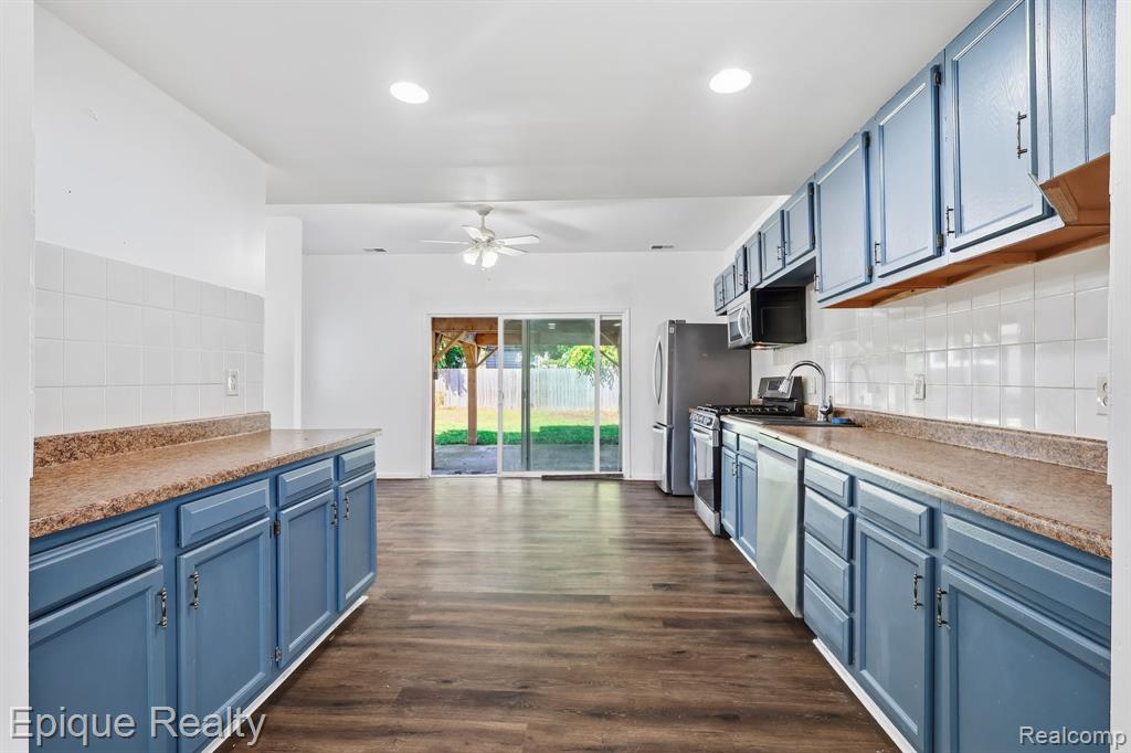 76 W Coy Avenue