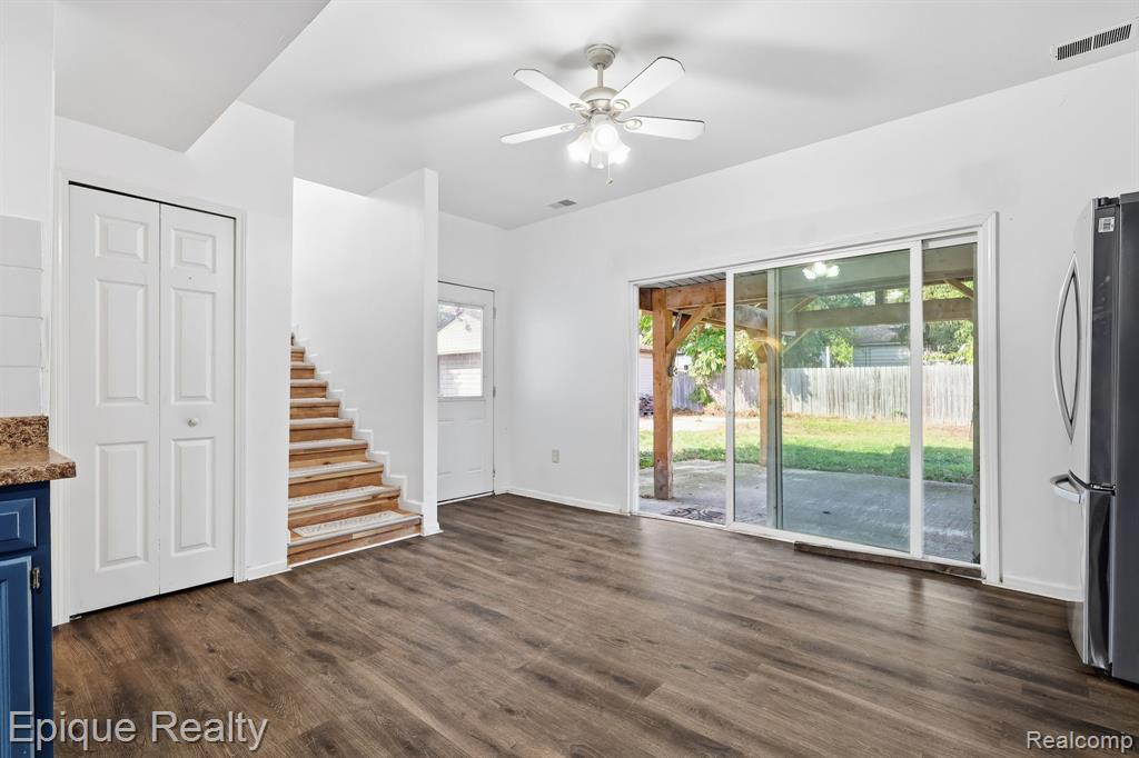 76 W Coy Avenue