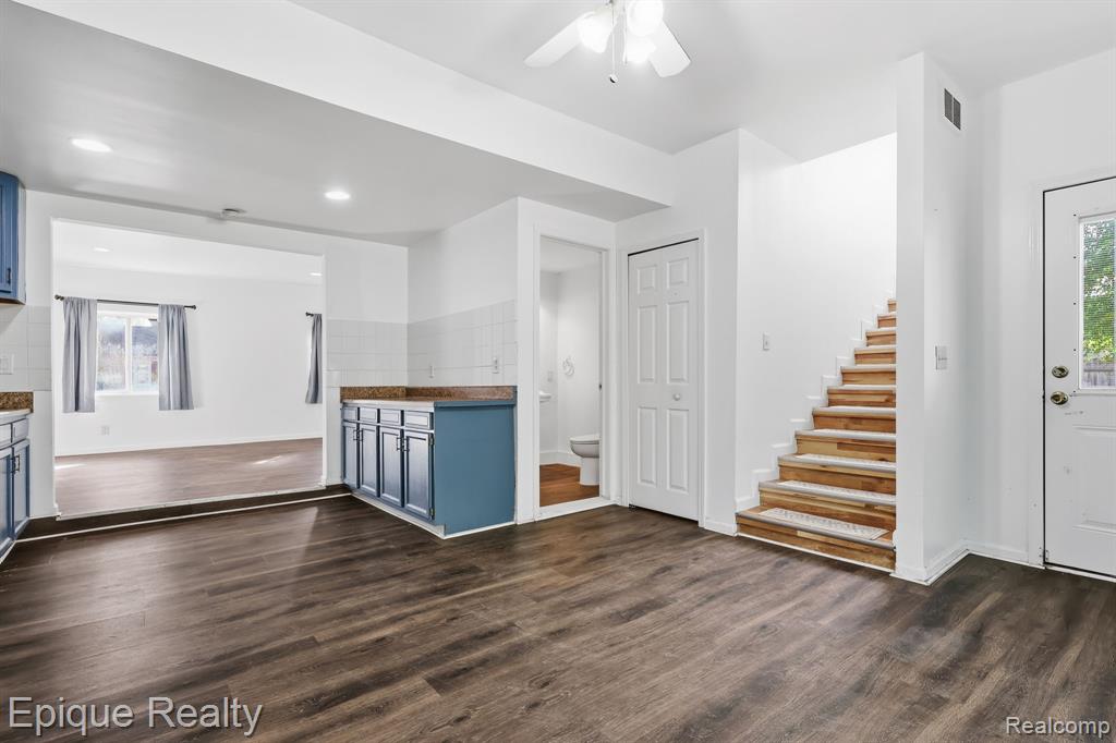 76 W Coy Avenue